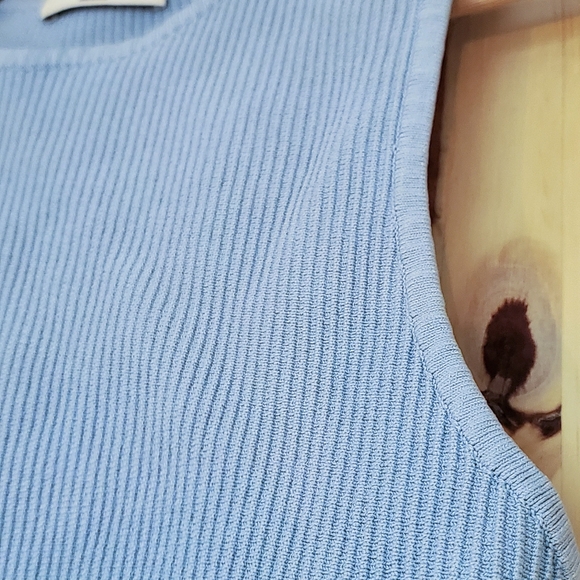 Aritzia Babaton Size M Light Blue Sculpt Knit Racer Cropped Tank - Picture 6 of 7